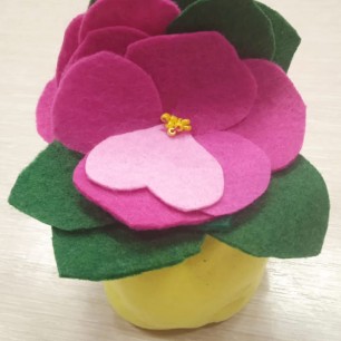 Весенний букет фиалок