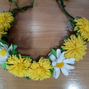 Венок из ромашек и одуванчиков. Работа из фоамирана