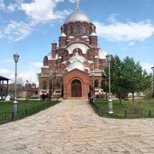Собор Богородицы под весенним солнышком