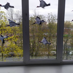 Летят журавли.