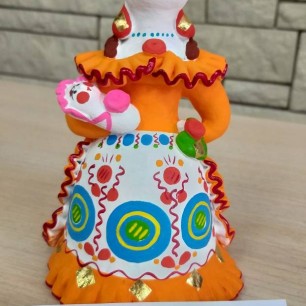 "Дымковская барышня с младенцем"