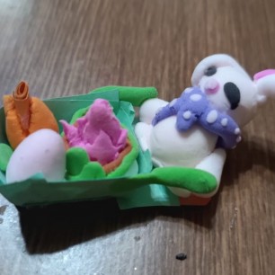 Пасхальный зайчик с подарками