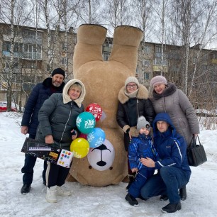 Бурый медведь поздравляет Ваню с Днём Рождения