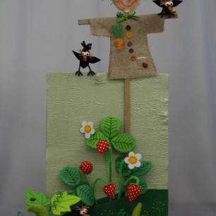 «Я у ягодок стояло, птиц улыбкой напугало»