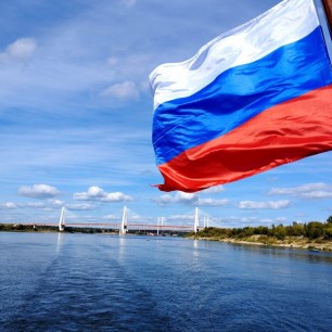 "Над рекой над Окой реет флаг наш родной"