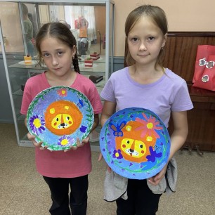 Роспись тарелки из папье-маше