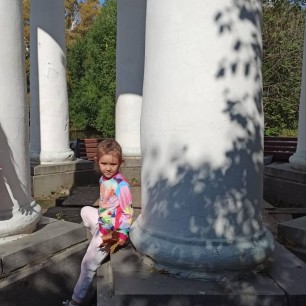 "В прятки с солнышком играем"