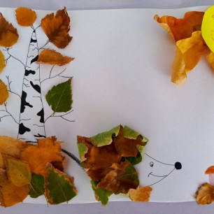 " Береза смахнула листочки на землю"