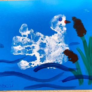 "Лебедь белая плывет"