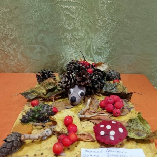 Ёжик в осеннем лесу