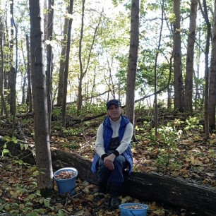 «С бабушкой не пропадешь. Грибами на зиму обеспечены»