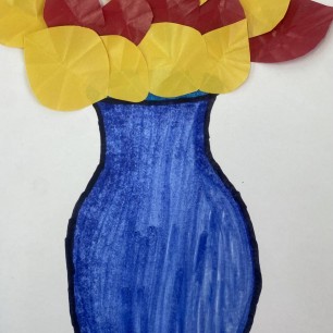 Ваза с букетом листьев