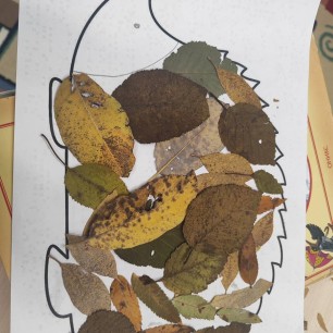 Ёжик из листьев