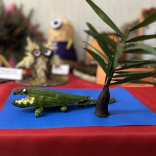 Крокодил под  пальмой