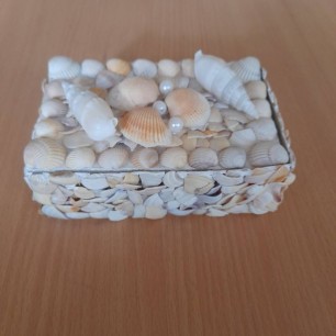 Шкатулка, декорированная ракушками