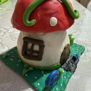 Домик-гриб мухомор