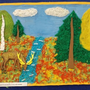 Олень в осеннем лесу