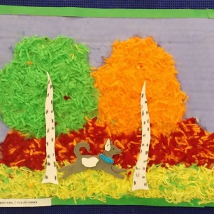 Собачка в осеннем лесу