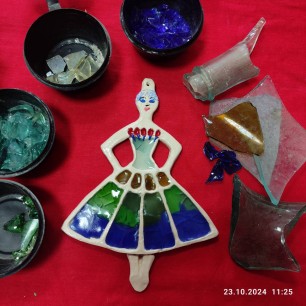 Новогодняя керамическая балерина, декорированная стеклом