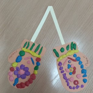 Мы вязали варежки