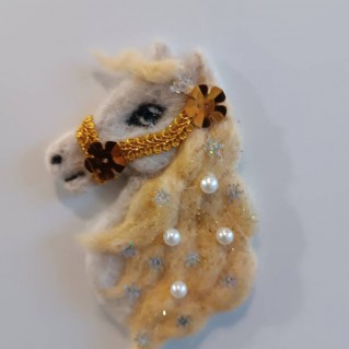 Магнит из шерсти " Лошадка"