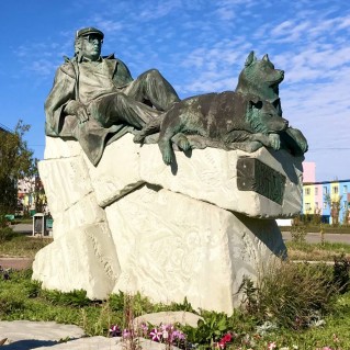 Памятник чукотскому писателю Юрию Сергеевичу Рытхэу