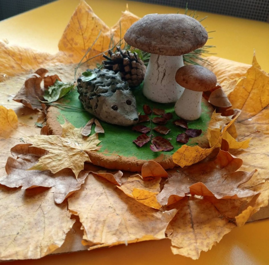 " Еж на лесной полянке"