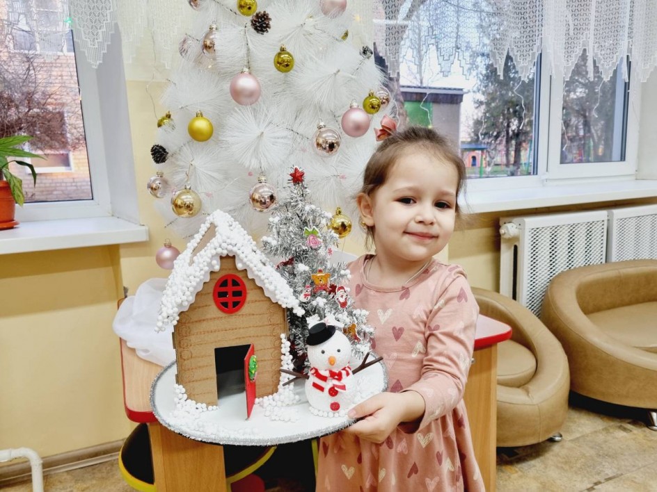 Домик в зимнем лесу