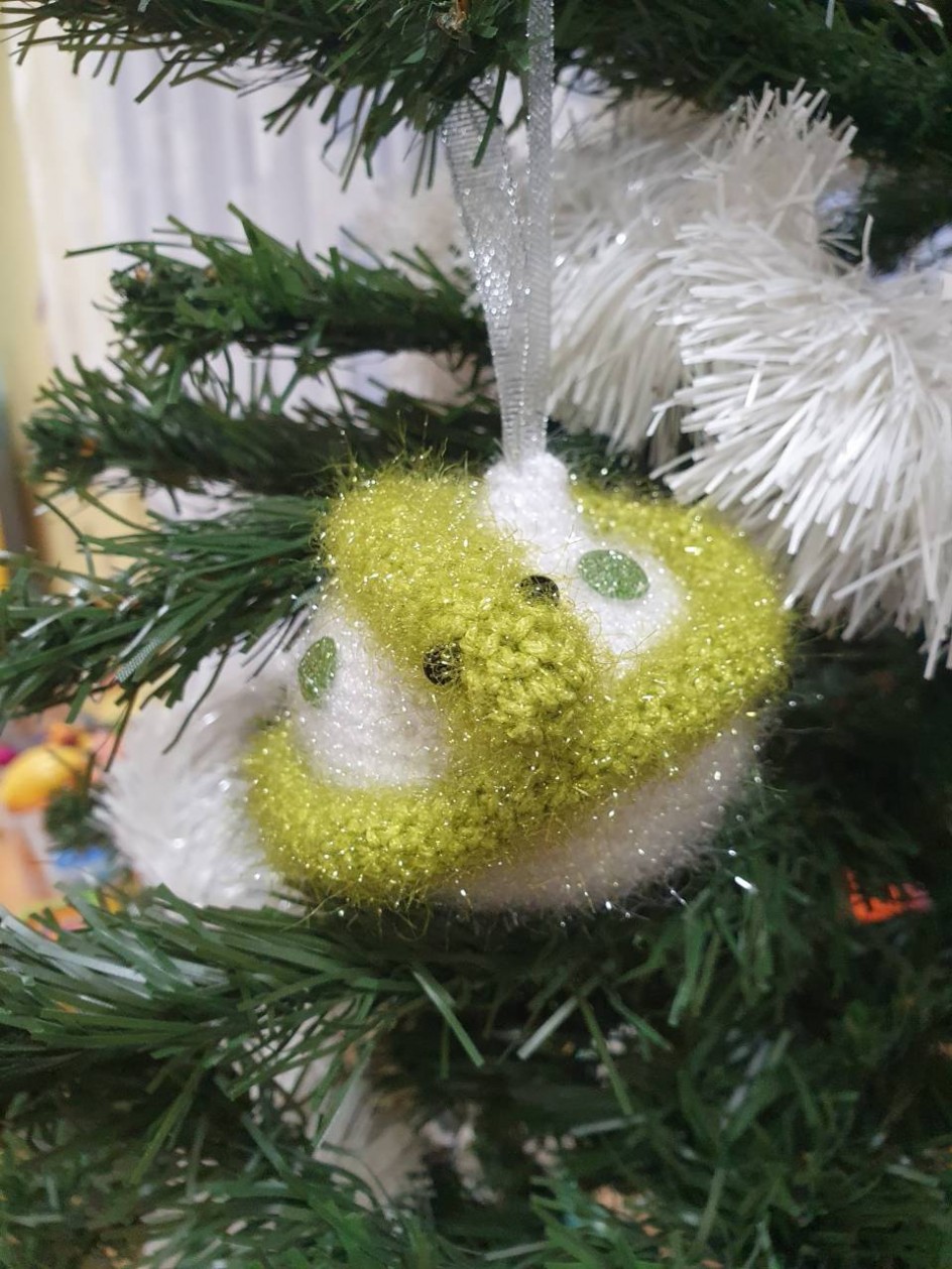 Новогодний шар змейка.