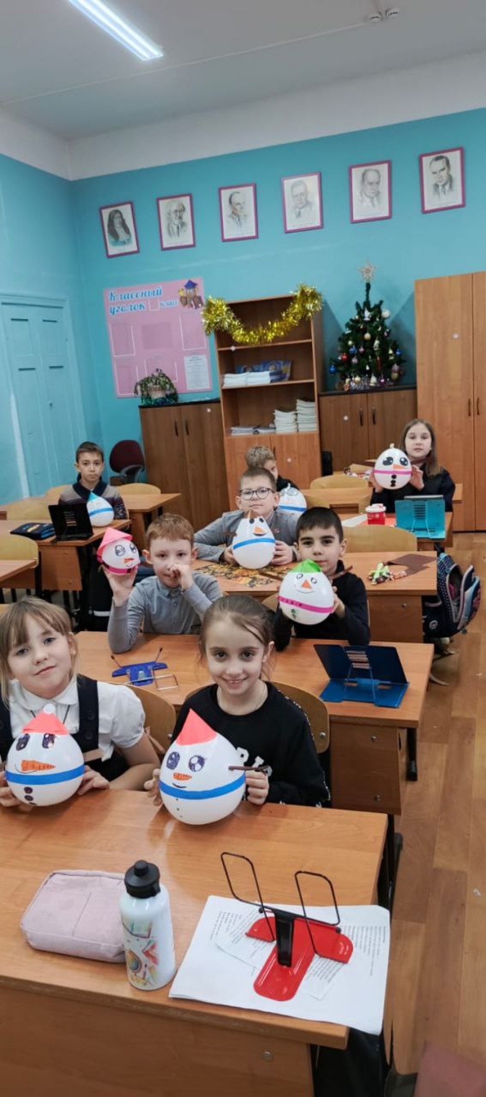 "Весёлые снеговички-неваляшки"