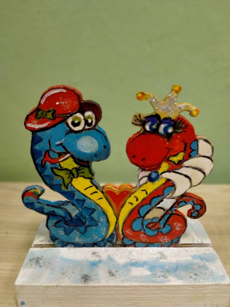 "Новогодние змейки"