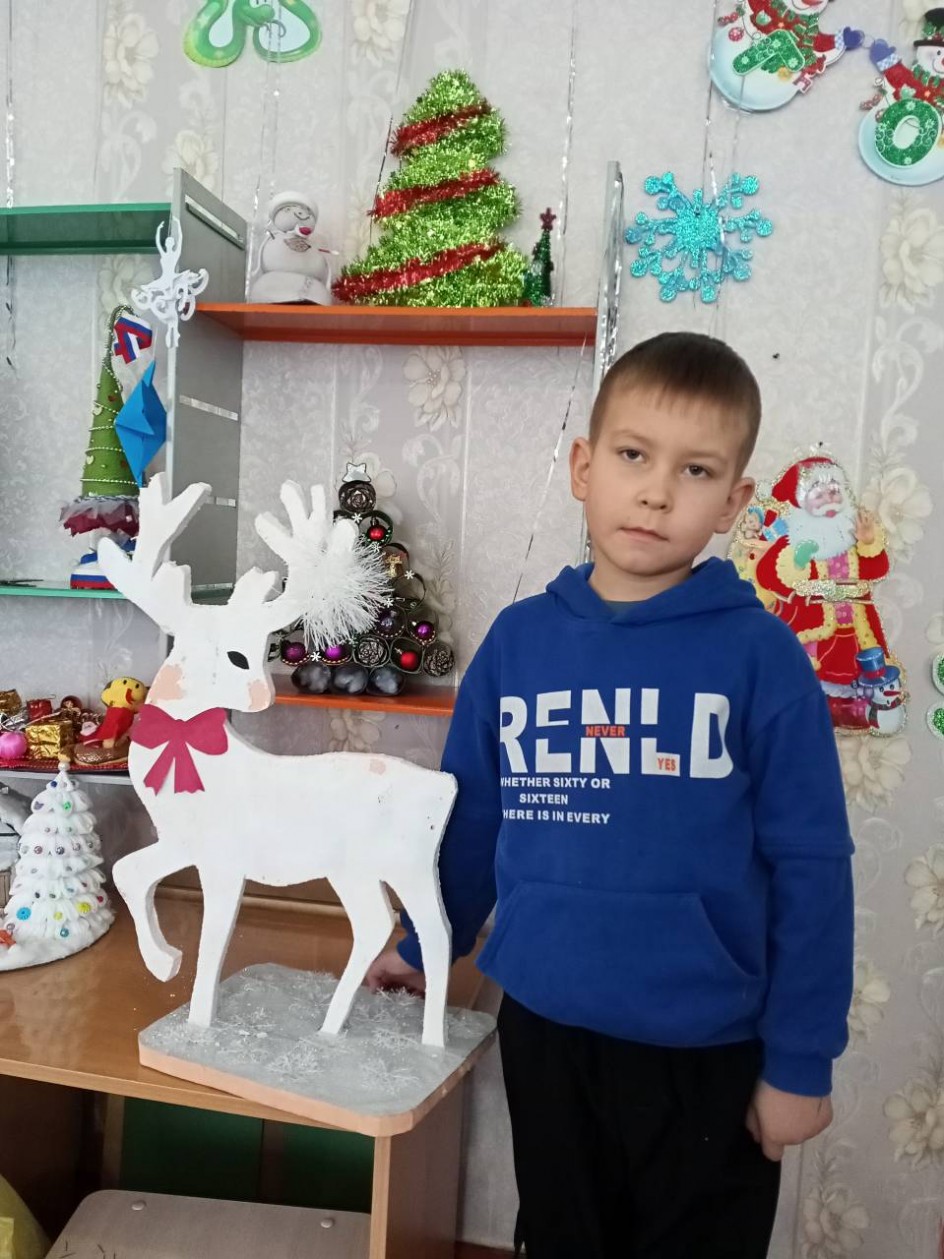 Новогодний олень