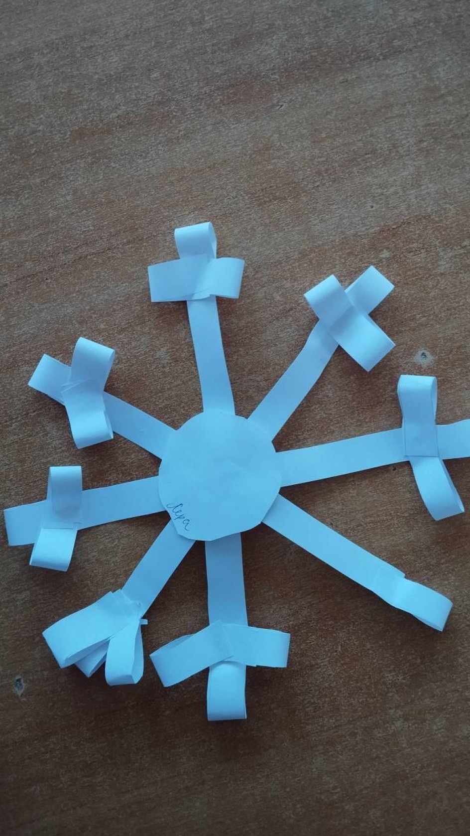 Изящная снежинка