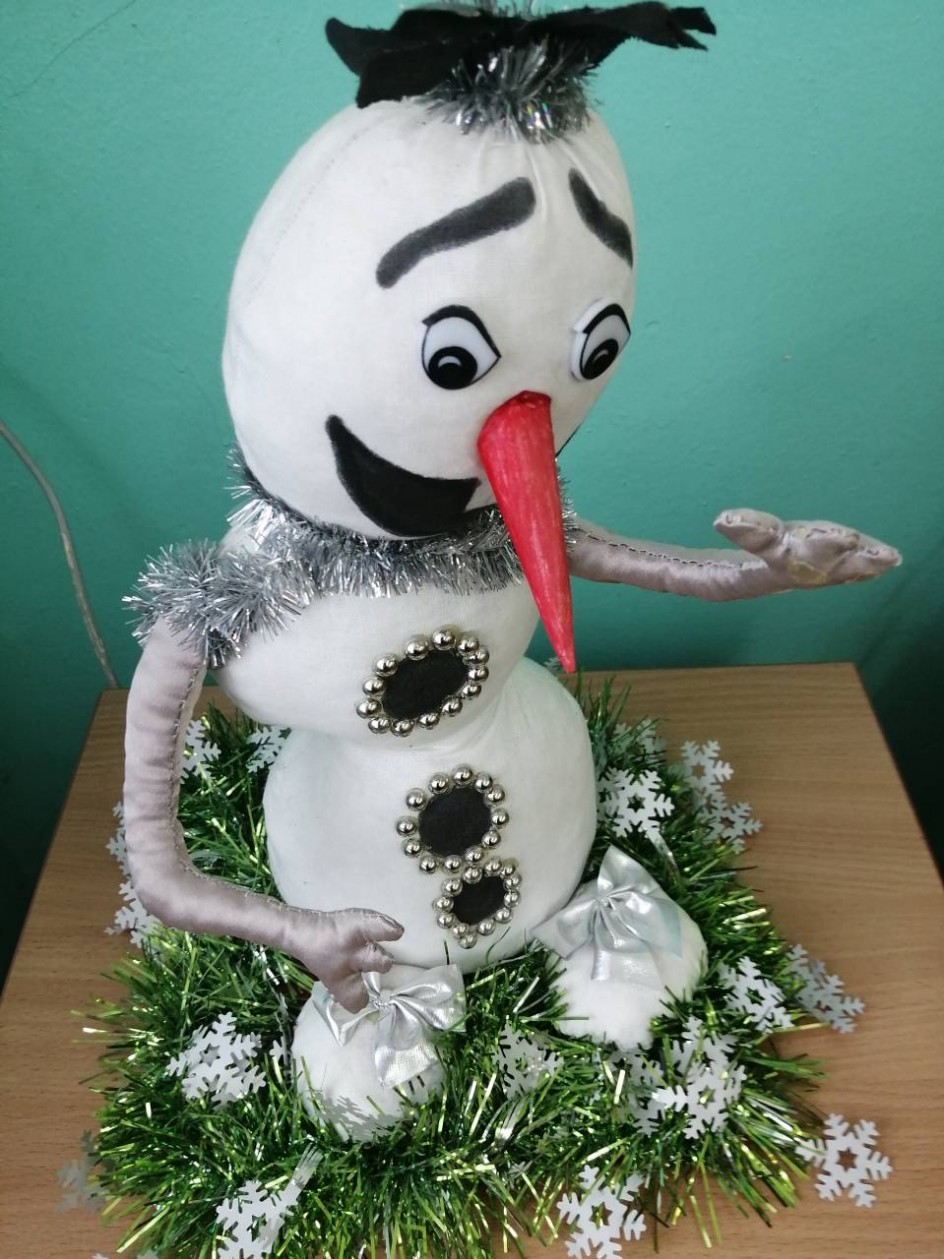 Веселый снеговик