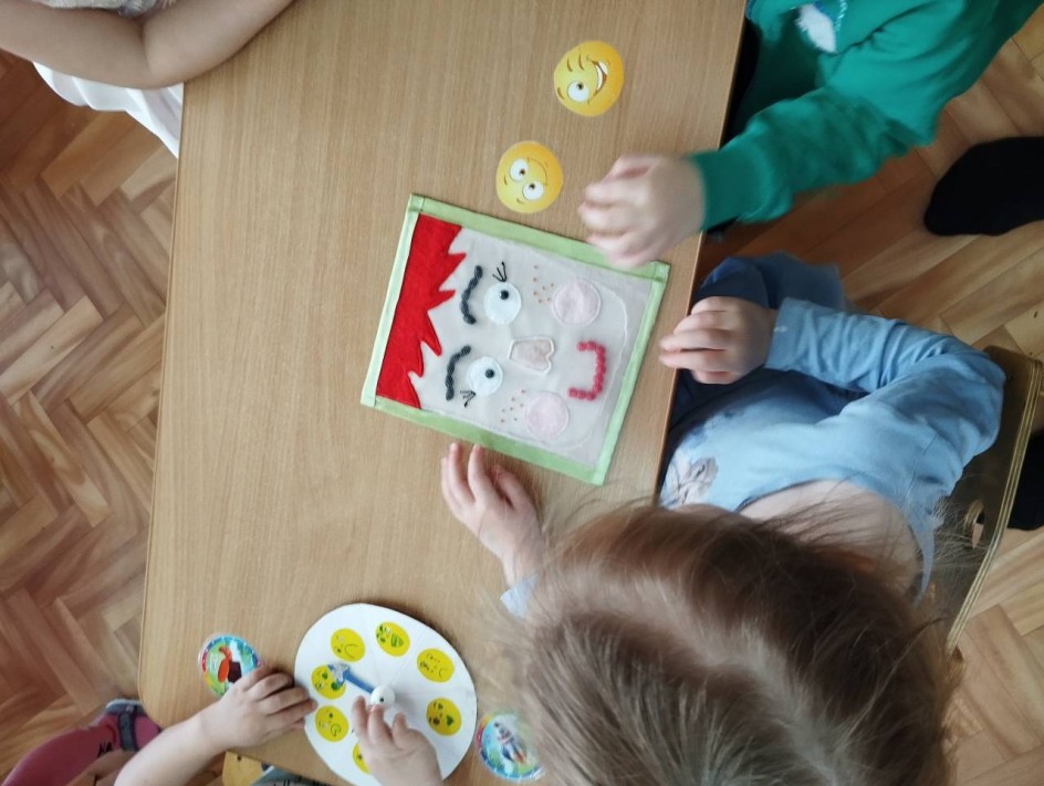 Игра " Эмоции "