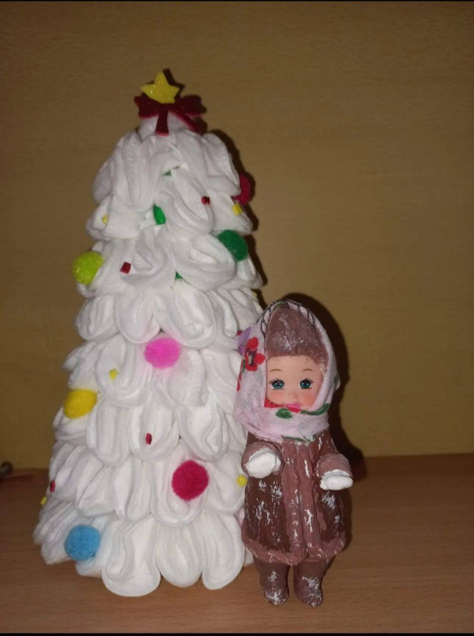 "У новогодней елочки"