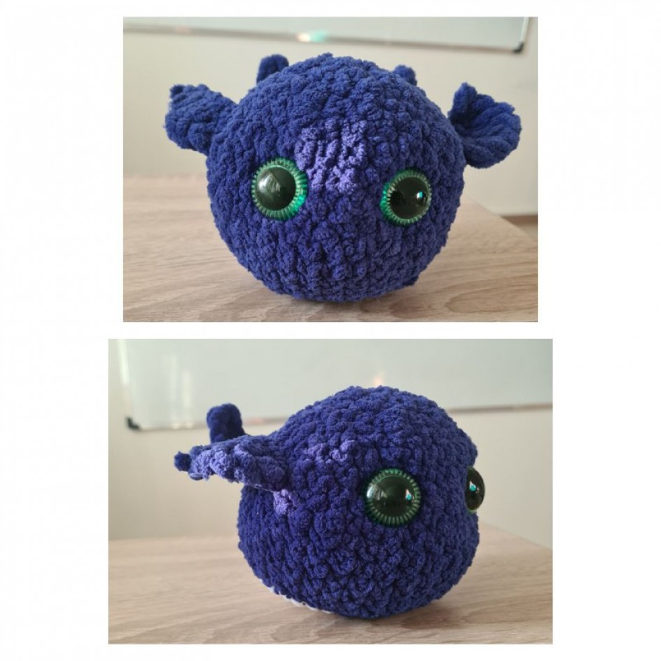 Вязаная игрушка "Синий кит"