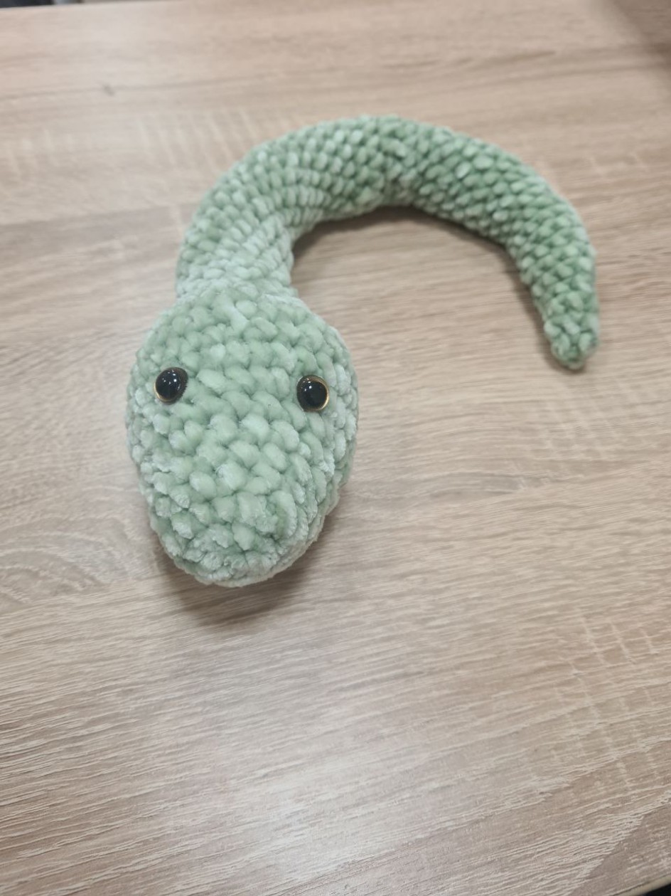 Вязаная игрушка "Змейка"