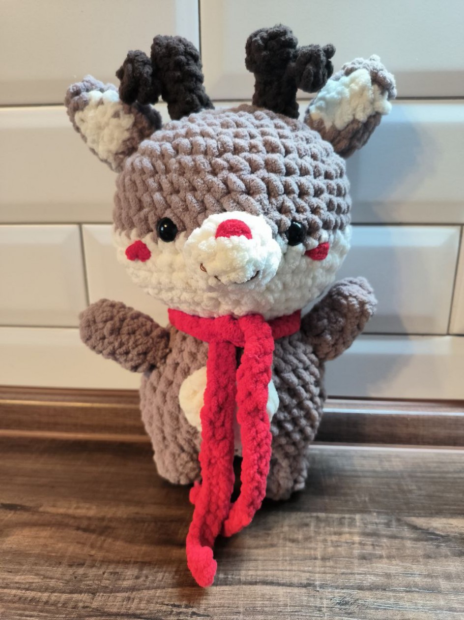 Вязаная игрушка "Оленёнок"