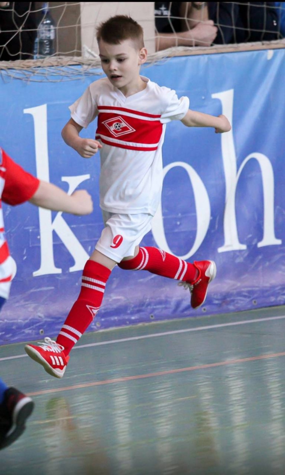 Футболист