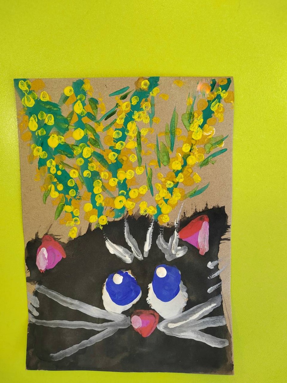 Кот и мимоза