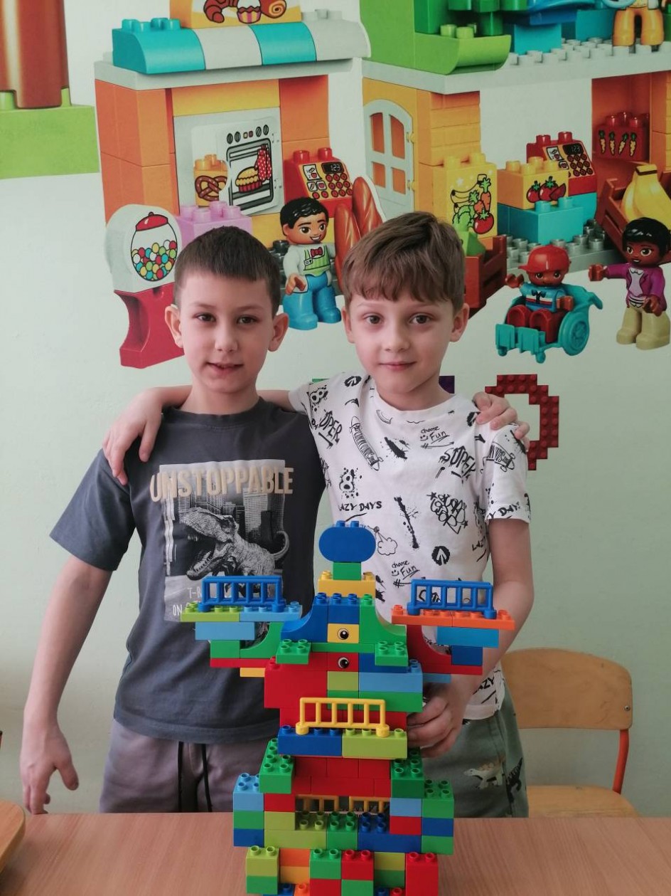 Робот Титан