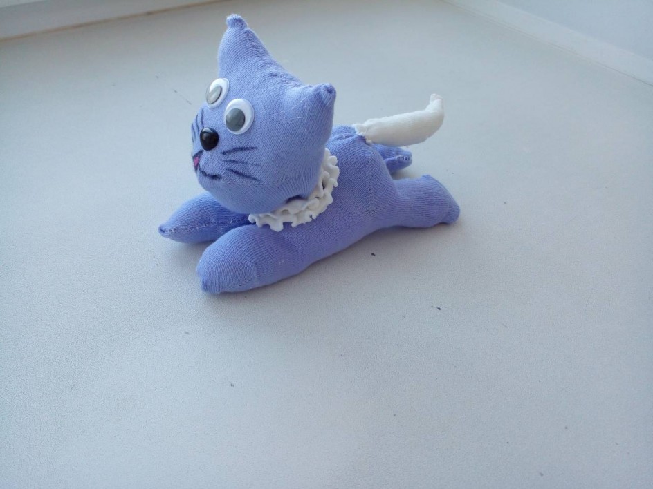 Кошка которая гуляет сама по себе.