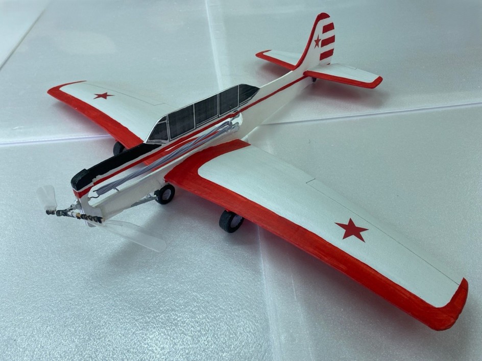 Резиномоторная модель самолета "ЯК-52"