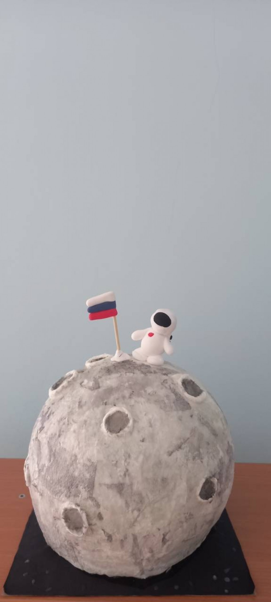 "Космонавт на луне"
