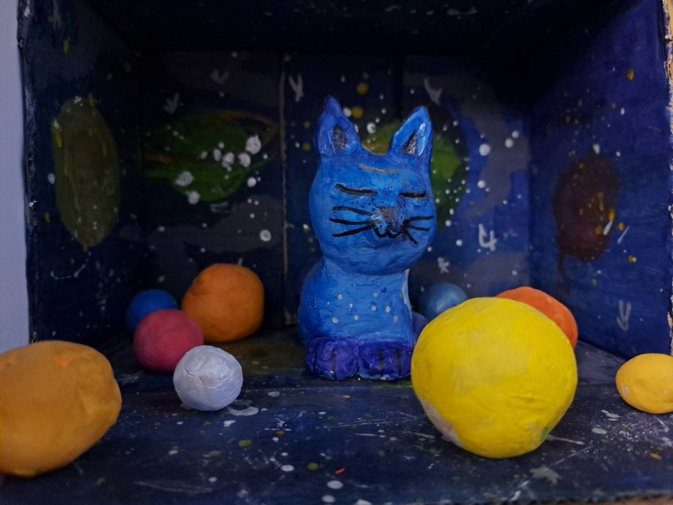 Кошка, гуляющая сама по себе