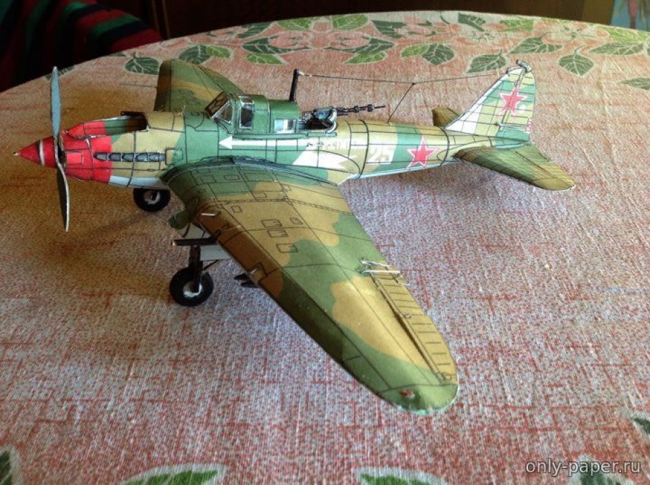 Военный самолет Ил-2
