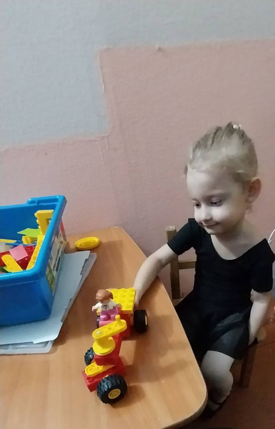 Девочка на тракторе