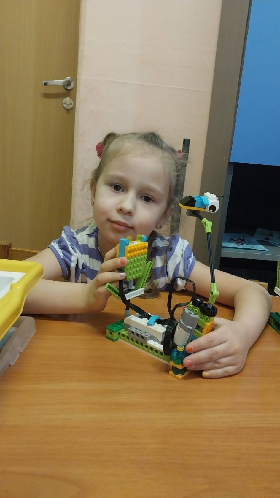 Пчела и цветок