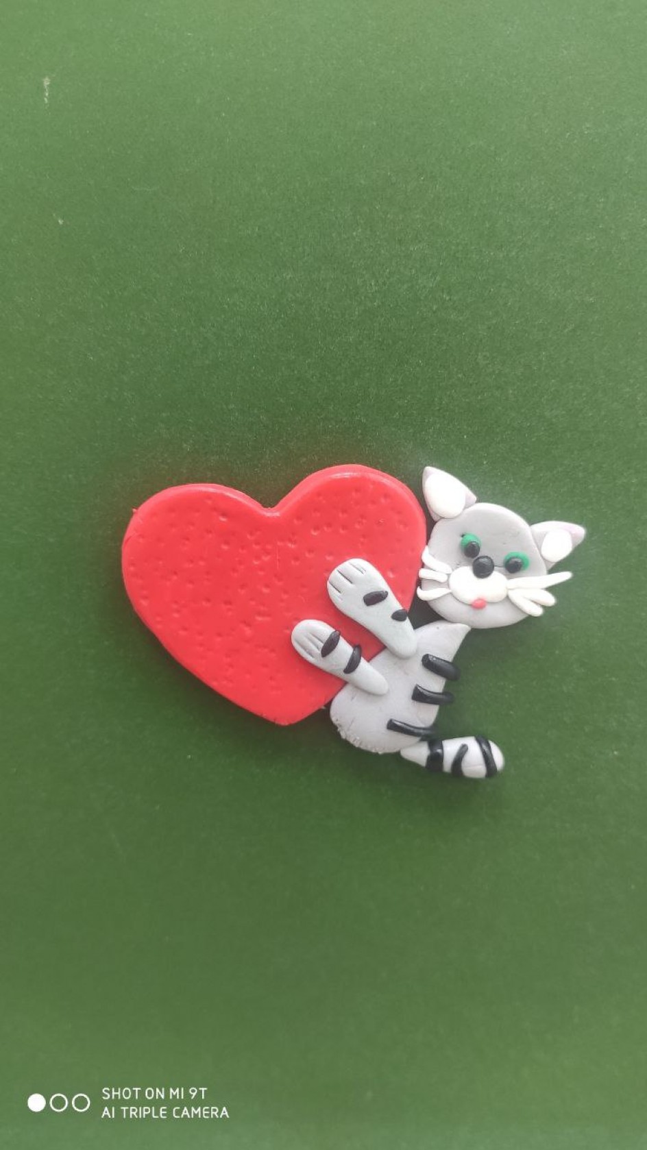 Котик с сердечком